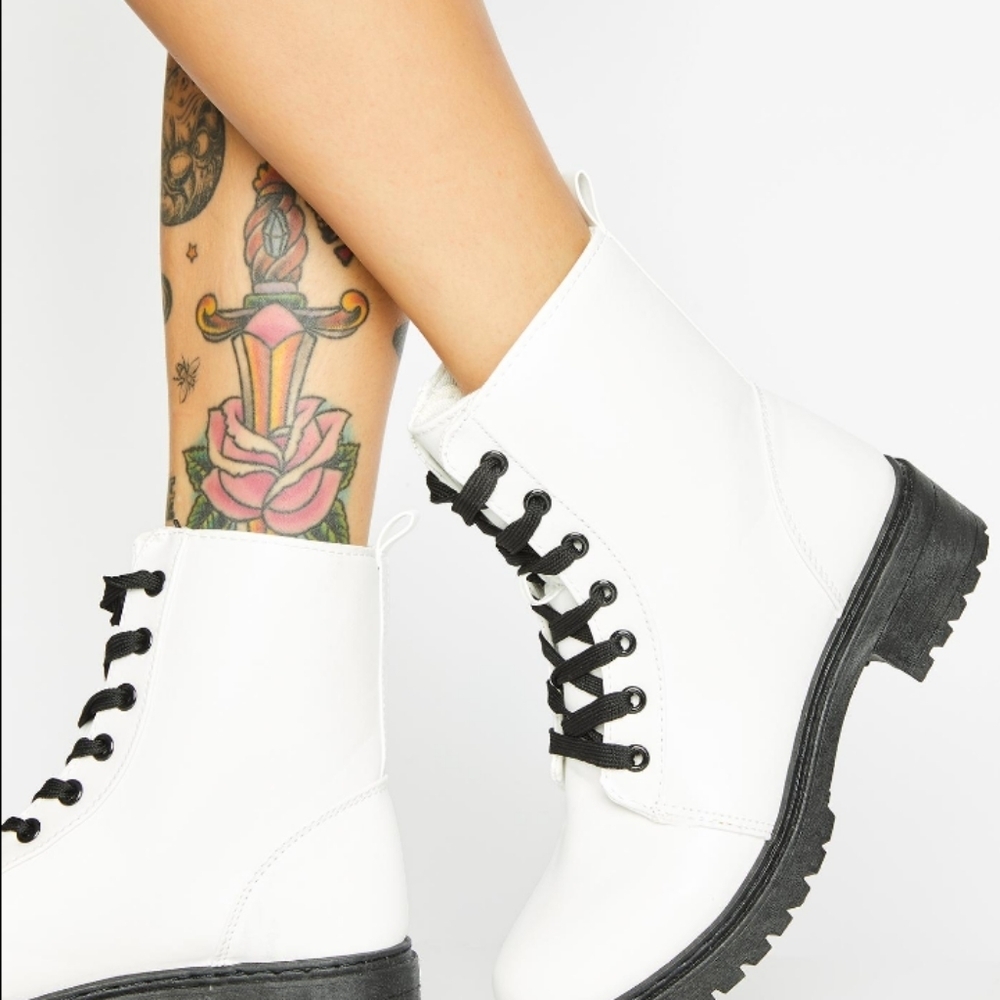 Seven Dials NWT White Combat Boots Size 6 Platform Lace-Up Punk Grunge Vegan